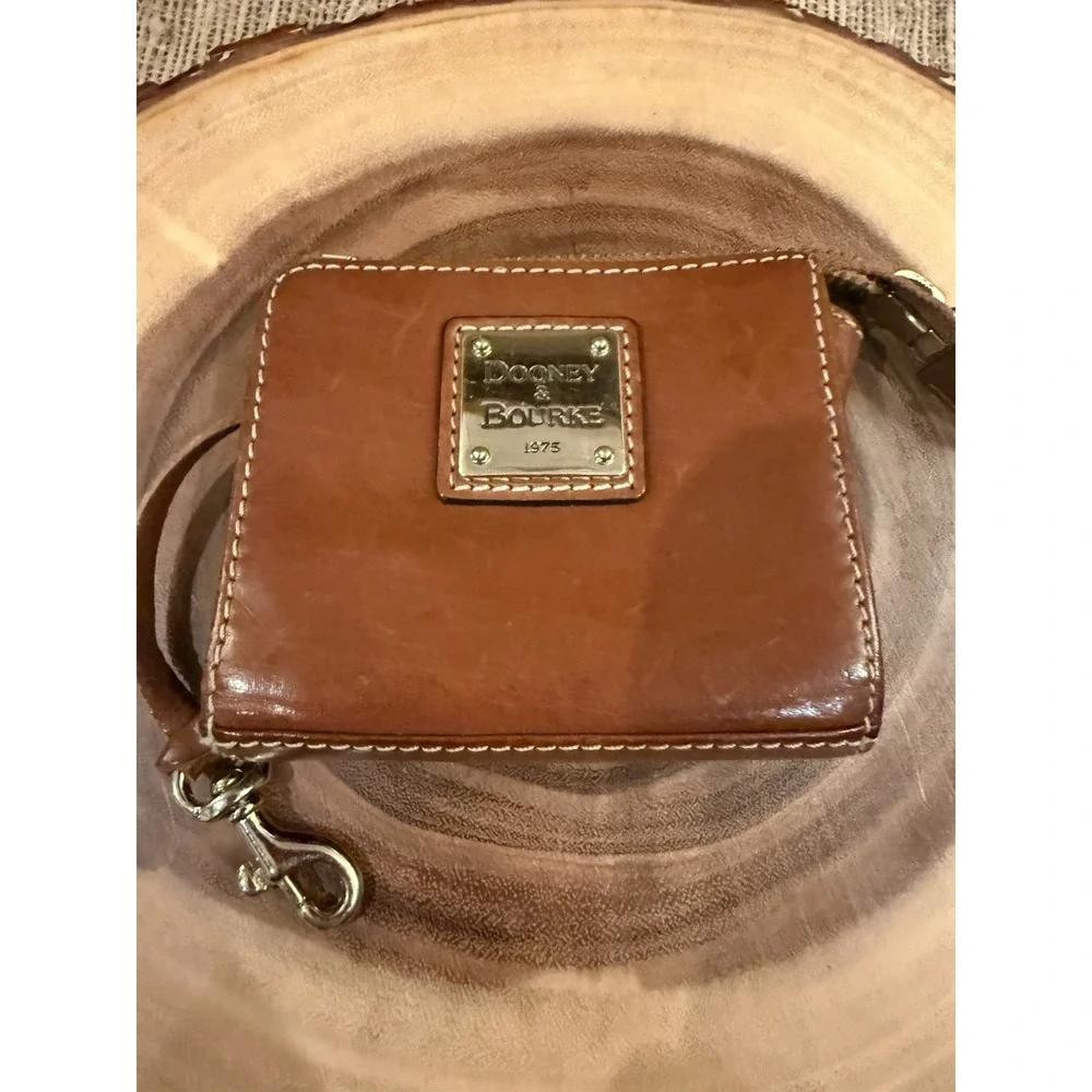 Vintage dooney and bourke British Tan Leather Wrist Wallet ID Key ring Very Rare